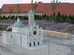 W Olszowej zobaczymy miniatury znanych katedr i bazylik