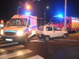 Jechał za szybko i uderzył w sygnalizator