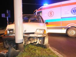 Jechał za szybko i uderzył w sygnalizator