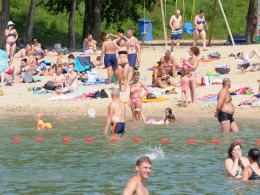 Najgorętszy weekend wakacji trwa. Tłumy opolan na kąpieliskach.