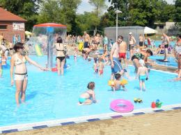 Najgorętszy weekend wakacji trwa. Tłumy opolan na kąpieliskach.