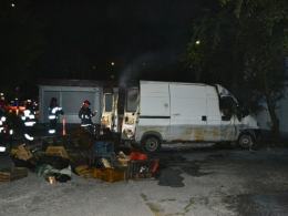 Samochód dostawczy spłonął na ul. Koszyka