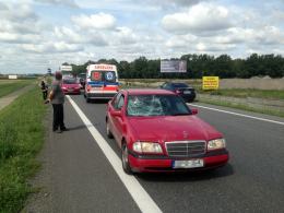 Robotnik kierujący ruchem potrącony przez samochód