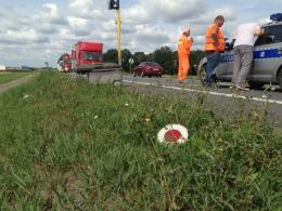 Robotnik kierujący ruchem potrącony przez samochód