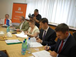 Dziś w opolskiej siedzibie GDDKiA podpisano umowę na budowę obwodnicy Nysy.