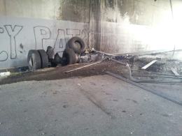 Przewrócona ciężarówka blokuje ruch na autostradzie