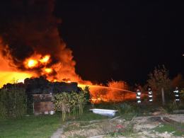 Ogromny pożar składowiska opon w Buszycach