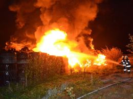 Ogromny pożar składowiska opon w Buszycach
