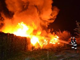 Ogromny pożar składowiska opon w Buszycach