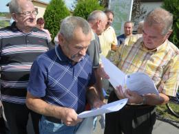 Między mieszkańcami a urzędem gminy trwa wymiana pism. Póki co "śmierdzący" problem nie został jednak usunięty.