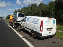 Trzy samochody zderzyły się na A4