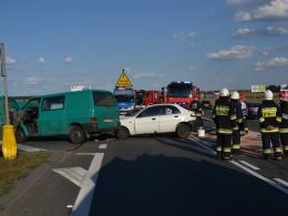 Volkswagen i daewoo zderzyły się na "grzybku"