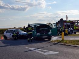 Volkswagen i daewoo zderzyły się na "grzybku"