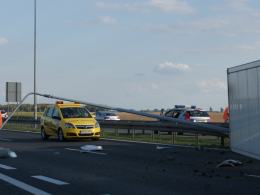 Przewrócona ciężarówka utrudnia ruch na A4