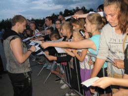 Igor Herbut chętnie rozdawał autografy fanom.