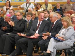 Pierwszy dzwonek po wakacjach. Uczniowie wracają do szkół.