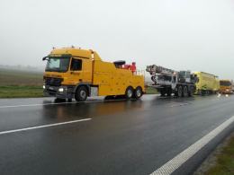 Zderzenie trzech samochodów na autostradzie A4