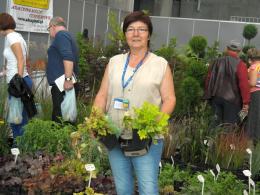 - Świadomość klienta jeśli chodzi o ogrodnictwo w ostatnich latach znacznie się podniosła - mówi Emilia Sobolewska prowadząca z synem hurtownię ogrodniczą.