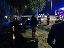 Renault wypadło z drogi na ul. Nysy Łużyckiej