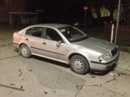 Renault wypadło z drogi na ul. Nysy Łużyckiej