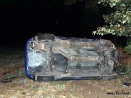 Toyota dachowała w polu niedaleko Byczyny