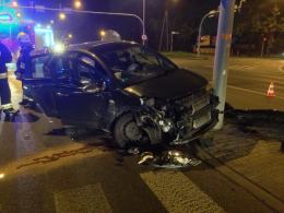 Wypadek na skrzyżowaniu, kierowca wjechał na czerwonym świetle