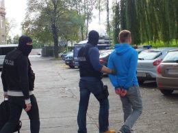 Wytwarzali pigułki gwałtu, zatrzymali ich policjanci z CBŚ