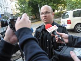 - Moja żona wygrała otwarty konkurs, po prostu była najlepsza - przekonuje radny Bukowski.