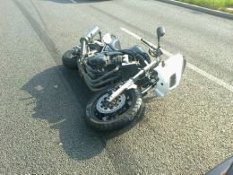 Motocyklistka uderzyła w tył volkswagena