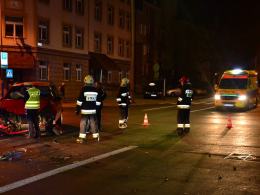 Zignorował czerwone światło, uderzył w taksówkę i uciekł pieszo