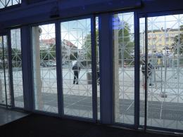 Drzwi na dworcu nadal krytykowane. PKP: Poszliśmy na kompromis