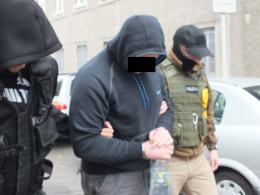 Rozbita grupa działała na terenie 3 województw. Policjanci szacują, że tylko od od marca 2014 roku mogli ukraść lub usiłowali ukraść blisko 100 samochodów.