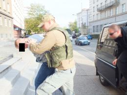 Policja rozbiła gang złodziei samochodów. Polowali na audi i mercedesy.