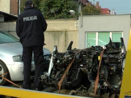 Policja rozbiła gang złodziei samochodów. Polowali na audi i mercedesy.