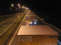 Transport realizowany w marcu przez Bedmet Logistic był rekordowy. Nigdy wcześniej polską autostradą nie przejechał tak duży konwój z gabarytami.