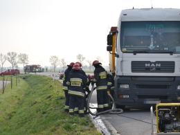 Zderzył się z ciężarówką, którą wyprzedzał