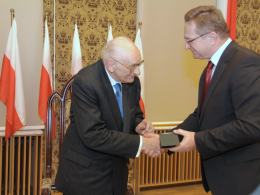 Władysław Bartoszewski Honorowym Obywatelem Miasta Opola