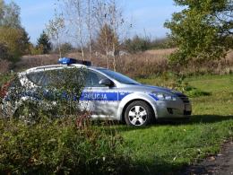 "Syn zabił ojca i uciekł". W Lewinie Brzeskim trwa policyjna obława.