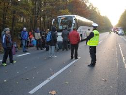 Wypadek podczas wyprzedzania. 2 rannych, 4 uszkodzone pojazdy.