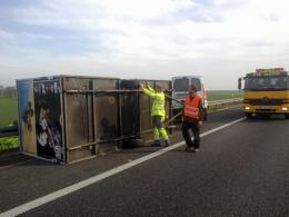 Przyczepka przewróciła się na autostradzie A4