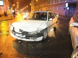 Wypadek na skrzyżowaniu. 31-latek zignorował czerwone światło.