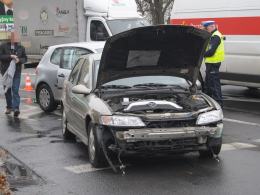 Zderzenie trzech samochodów na Zaodrzu. Dwie osoby ranne.