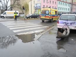 Zderzenie trzech samochodów na Zaodrzu. Dwie osoby ranne.