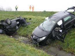 Dwa auta dachowały na autostradzie A4