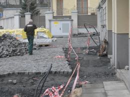 Przedszkolaki nie mają łatwo na Małym Rynku. Zlikwidowano im przejście.