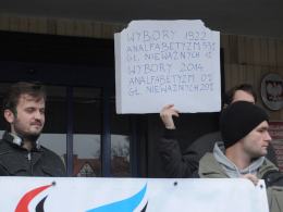 Protest pod opolską delegaturą wyborczą: PKW do domu!