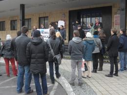 Protest pod opolską delegaturą wyborczą: PKW do domu!