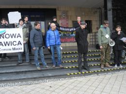Protest pod opolską delegaturą wyborczą: PKW do domu!