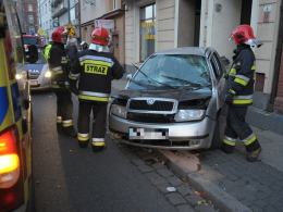 29-latek dachował skodą w centrum Opola