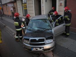 29-latek dachował skodą w centrum Opola